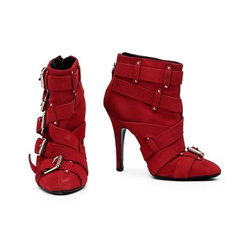 558. BALMAIN, DESIGN GIUSEPPE ZANOTTI, a pair of red suede boots.