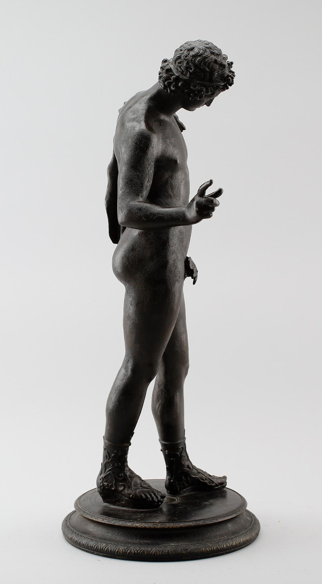 SKULPTUR, patinerad metall, märkt Fondeur Artistica Sommer, Capote Modello Sommer nr 26, 1900-talets första hälft.