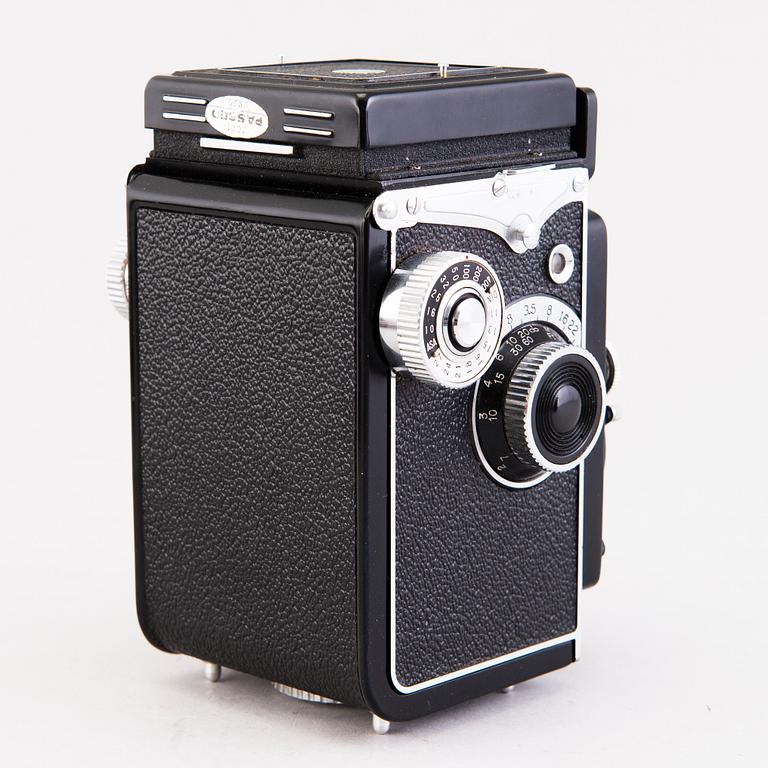 Set of five cameras, with accessories, 1920-50-tal.