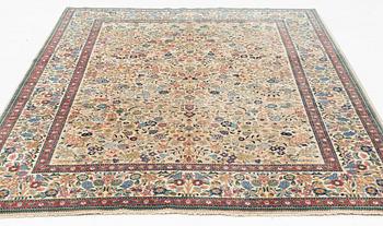 Carpet, Tabriz, 283 x 220 cm.