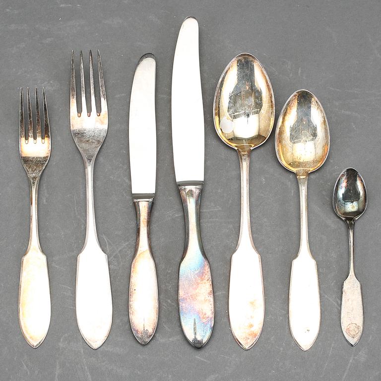 BESTICKUPPSÄTTNING, silver. Ca 41 delar. Delvis svenska importstämplar, Mema, Lidköping. Bl a 1964. Totalvikt ca 1210 gr.