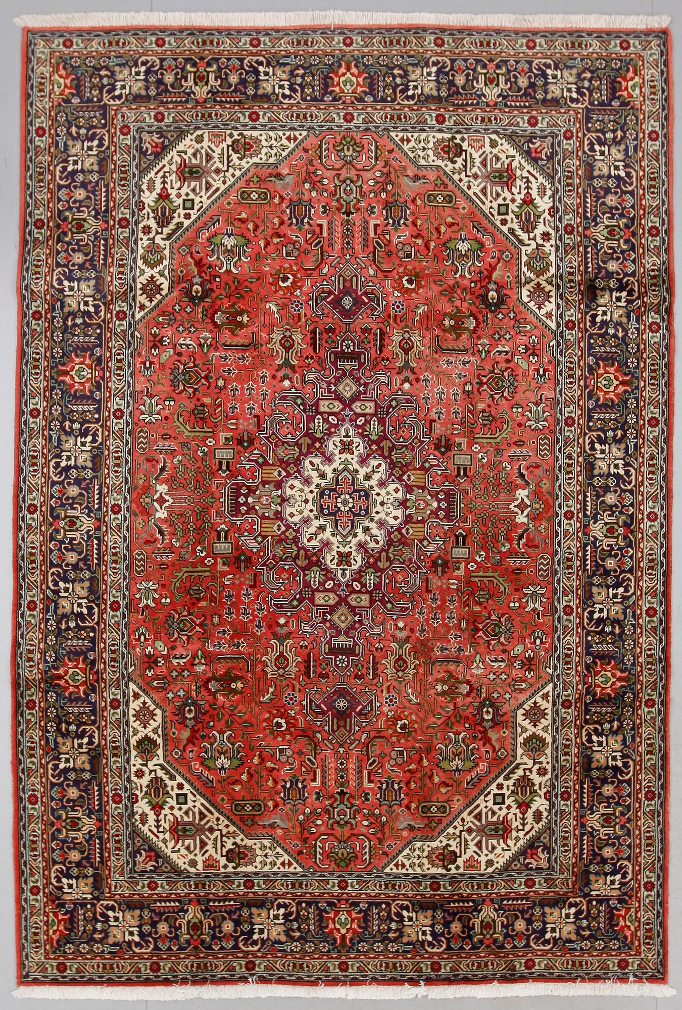 MATTA, Täbriz, ca 295 x 205 cm.