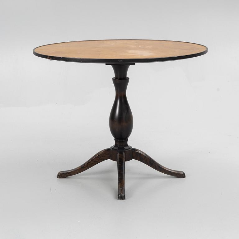 Carl Malmsten, A "Haga" table, Nordiska Kompaniet, 1920s.