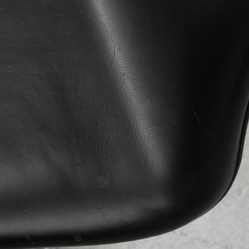 Arne Jacobsen, a pair of 'Oxford Chairs', Fritz Hansen, Denmark.