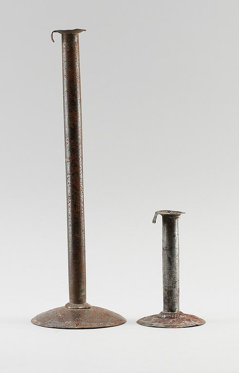 LJUSSTAKAR, 2 st, plåt, 1700-tal.