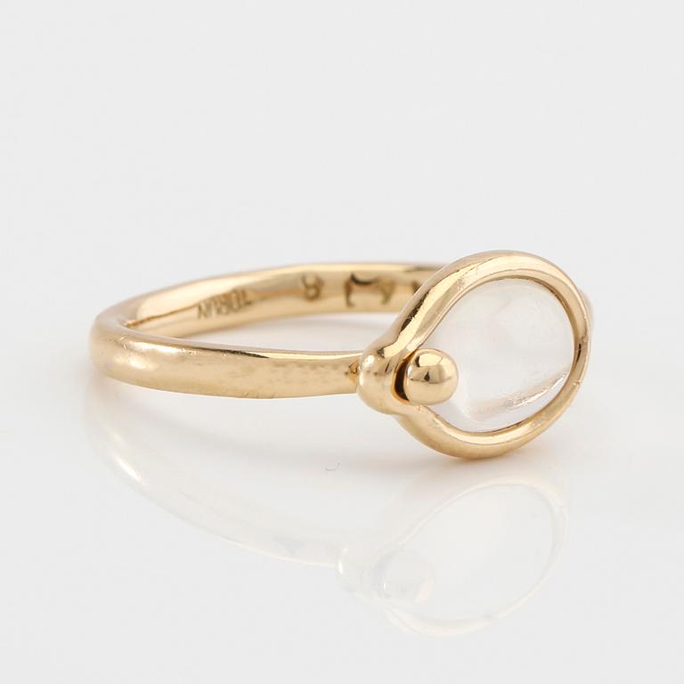 Vivianna Torun Bülow-Hübe, ring modell nr 1418 18K guld med månsten, för Georg Jensen Danmark.