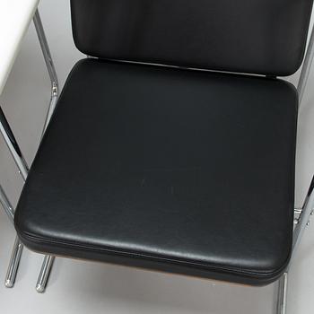 Yrjö Kukkapuro, A pair of armchairs, "Skaala 474", Avarte Finland, late 20th century.