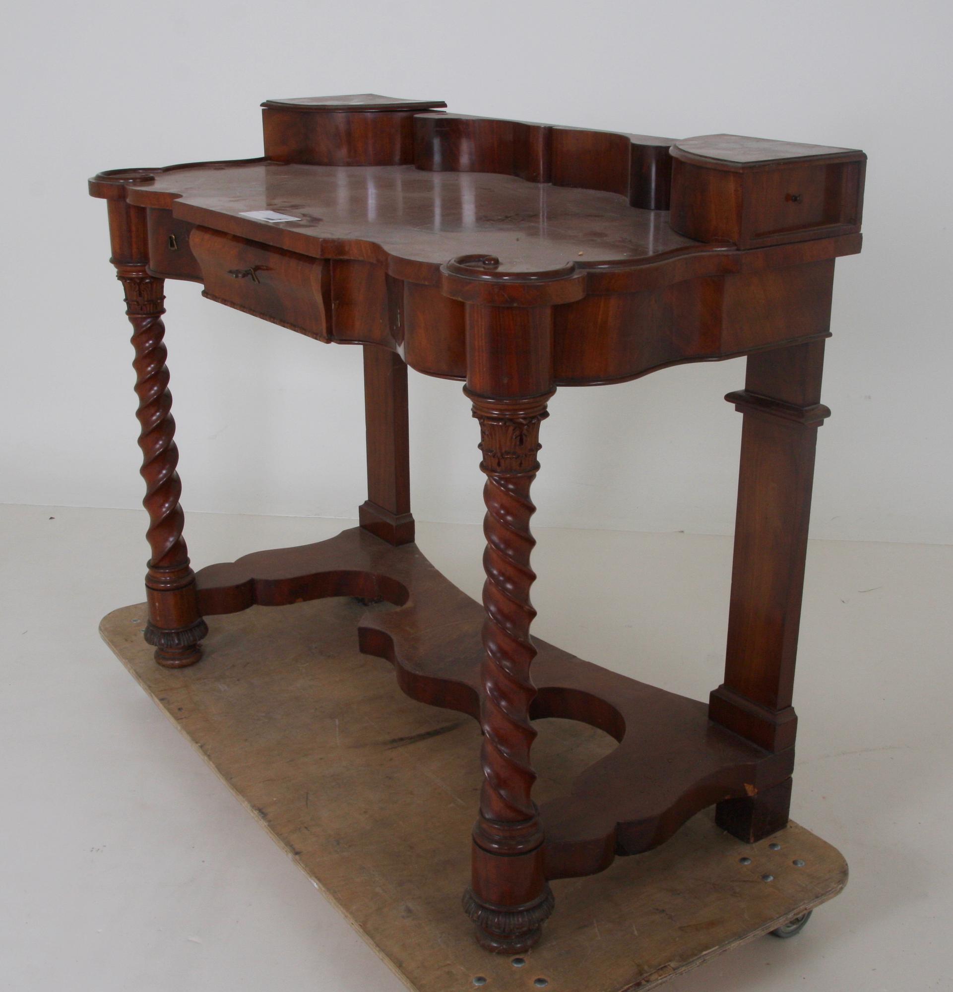 TOILETTEBORD, 1800-talets slut.