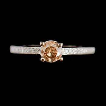 RING, 14 k vitguld, briljantslipade diamanter tot ca 0.54 ct.