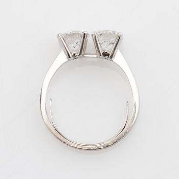 Ring 18K white gold with two diamonds acc. to certificate 2.08 ct IF/F-G.