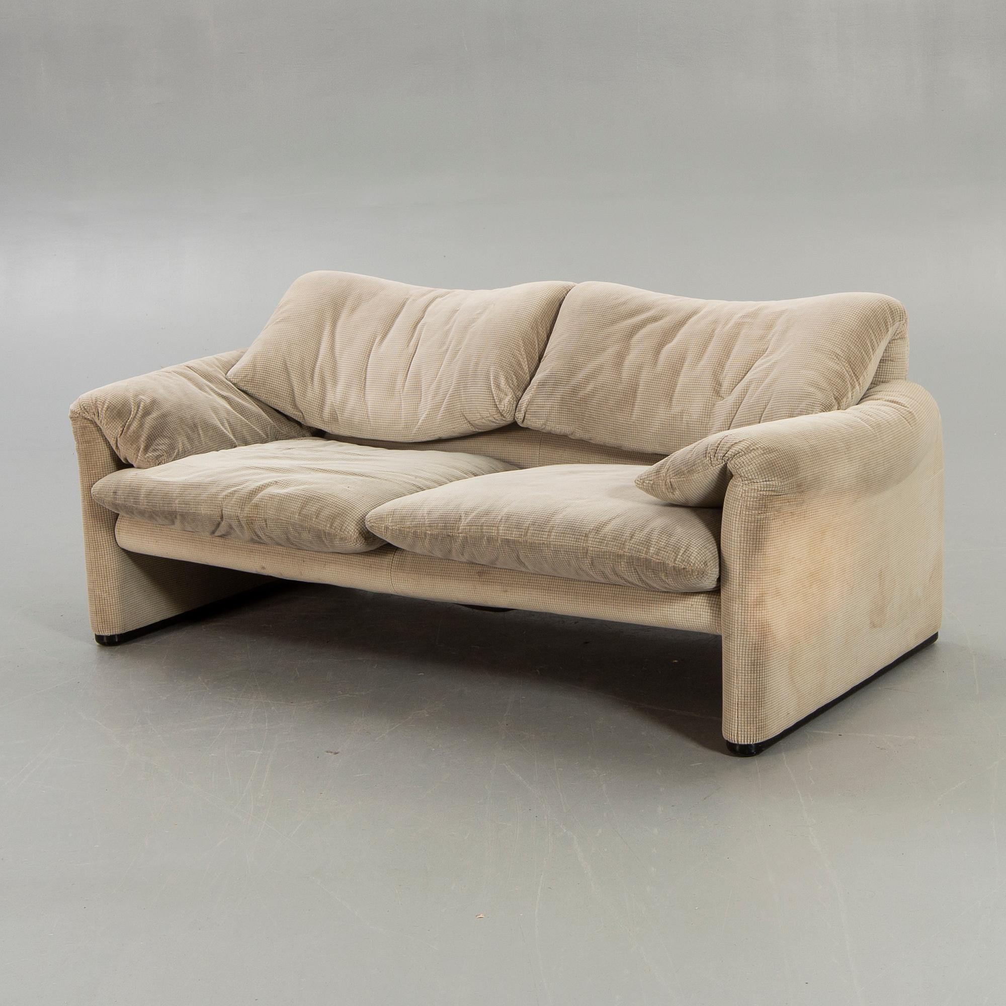 Vico Magistretti, sofa "Maralunga" for Cassina later part of the 20th century.