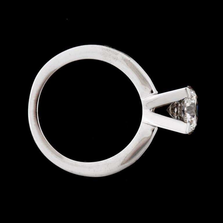RING, 14k vitguld med briljantslipad diamant ca2,21ct. 2000-tal. Certifikat medföljer.