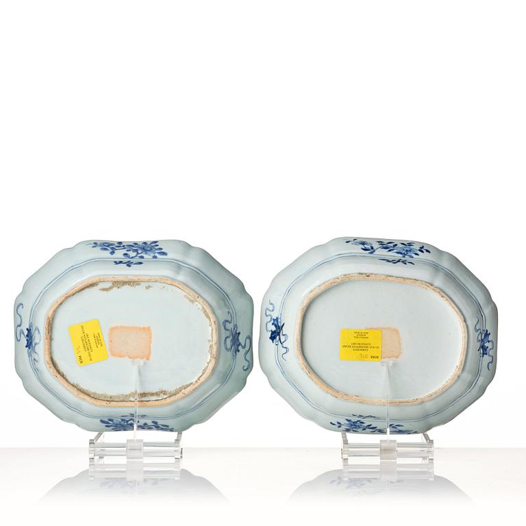 Saladierer, ett par, kompaniporslin. Qingdynastin, Qianlong (1736-95).