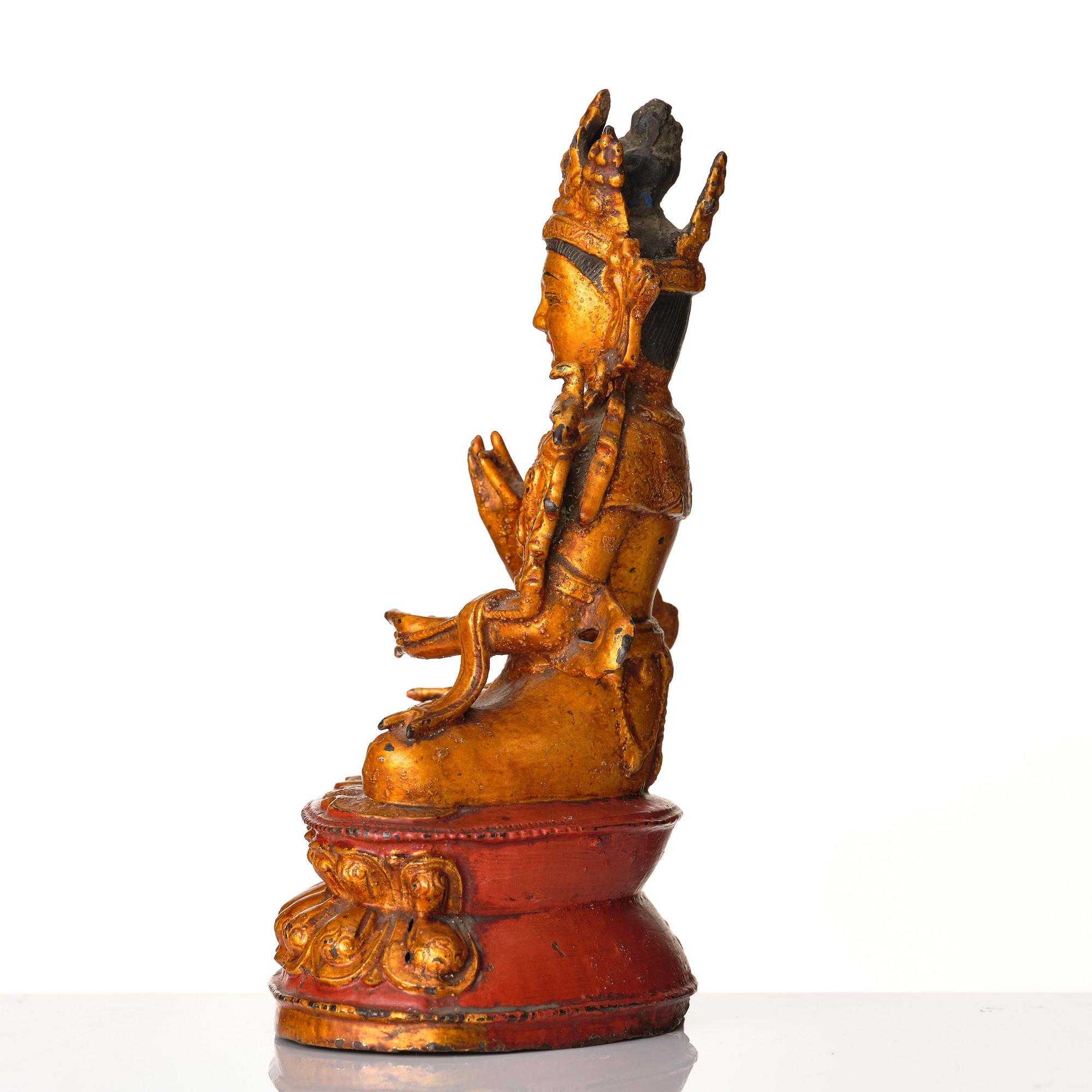 Avalokiteshvara, kallförgylld och lackerad brons. Mingdynastin (1368-1644).