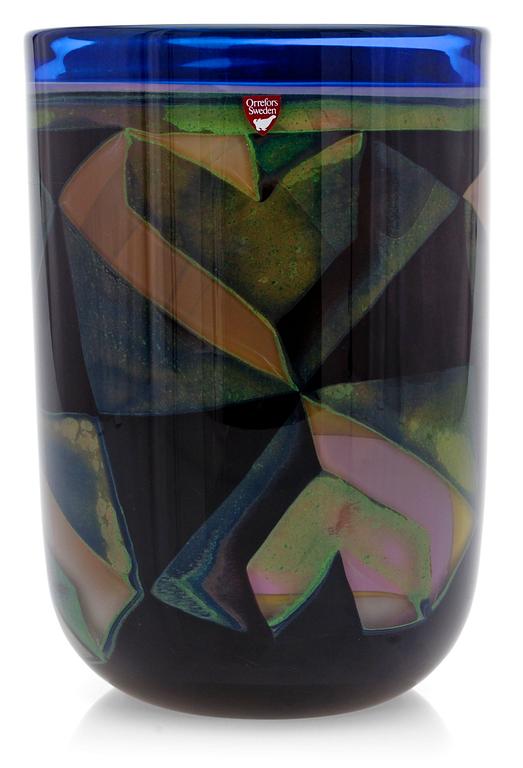 An Eva Englund graal glass vase, Orrefors 1988.