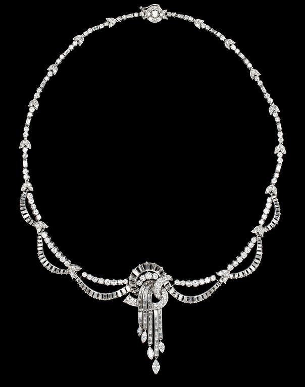 COLLIER, briljant- och baguetteslipade diamanter, tot. ca 8 ct. 1950-tal.