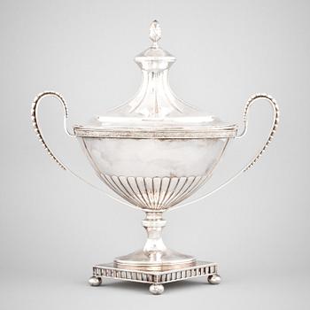 SOCKERSKÅL på fot, nysilver, sengustaviansk stil, GAB, 1900-tal.