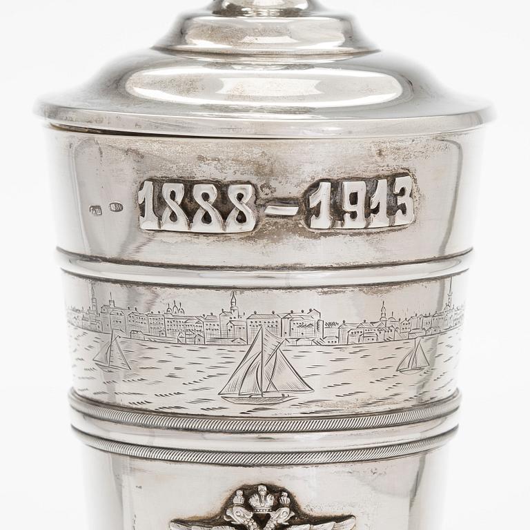 Pokal, silver, 25-års jubileumsseglats 1888-1913, oidentifierad mästare, S:t Petersburg kring 1910.