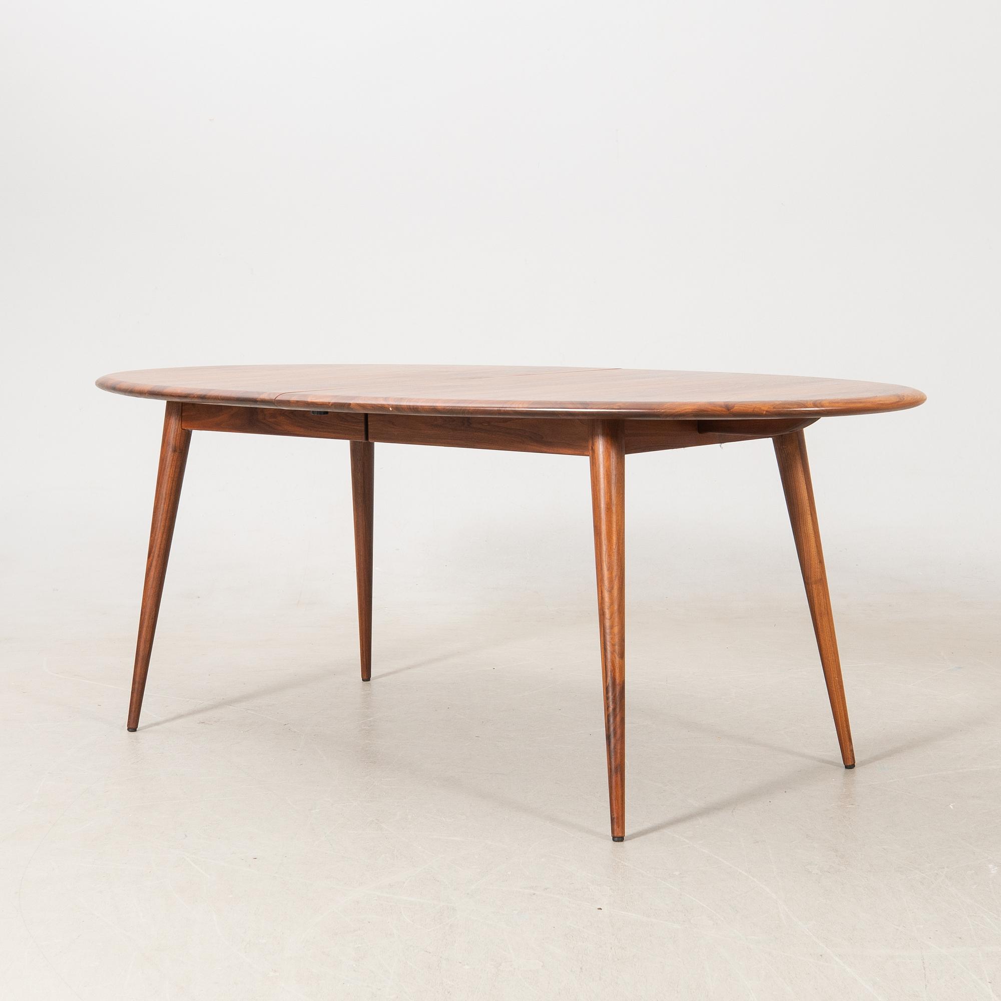 Nissen & Gehl, dining table, "Naver point" model 9942, period piece.