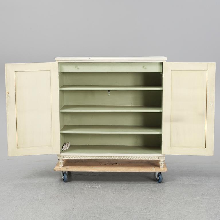 A painted Gustavian sideboard, early 19th Century.