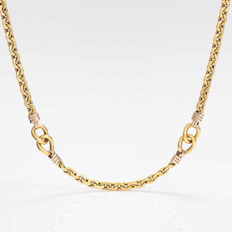 An 18K gold necklace. Made in Italy.