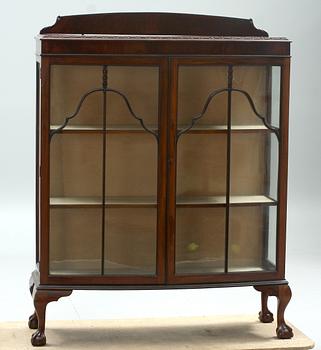 VITRINSKÅP, engelsk stil, 1900-talets första häft, England.