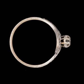 RING, 14k vitguld med briljantslipad diamant ca0,12ct. Vikt 3,4g.