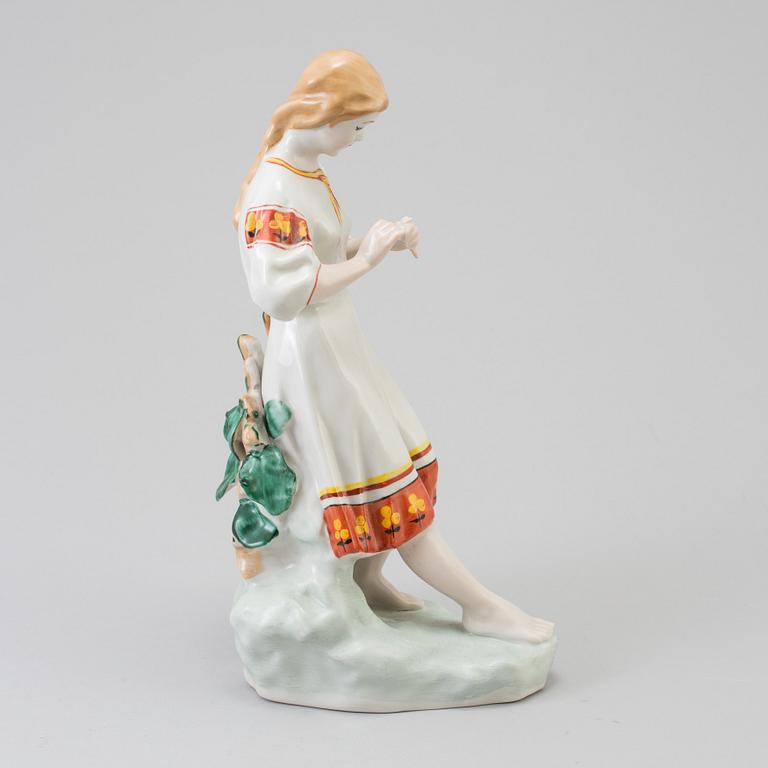 A SOVJET PORCELAIN FIGURE. second half of the 20th century.