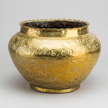 URNA, mässing, 1900-tal.