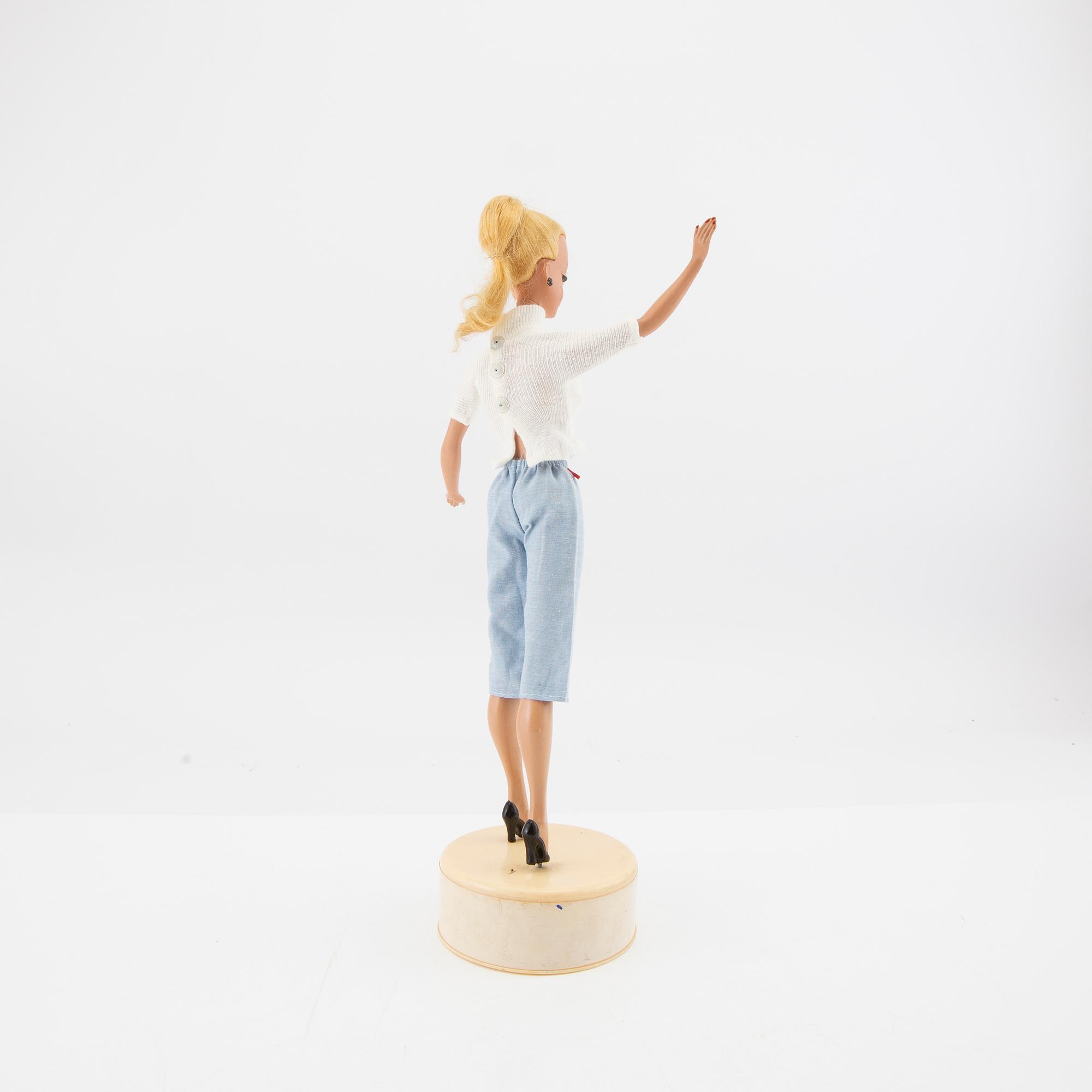 Bild-Lilli doll Germany 1956-64 and various clothes including Lilly clothes.