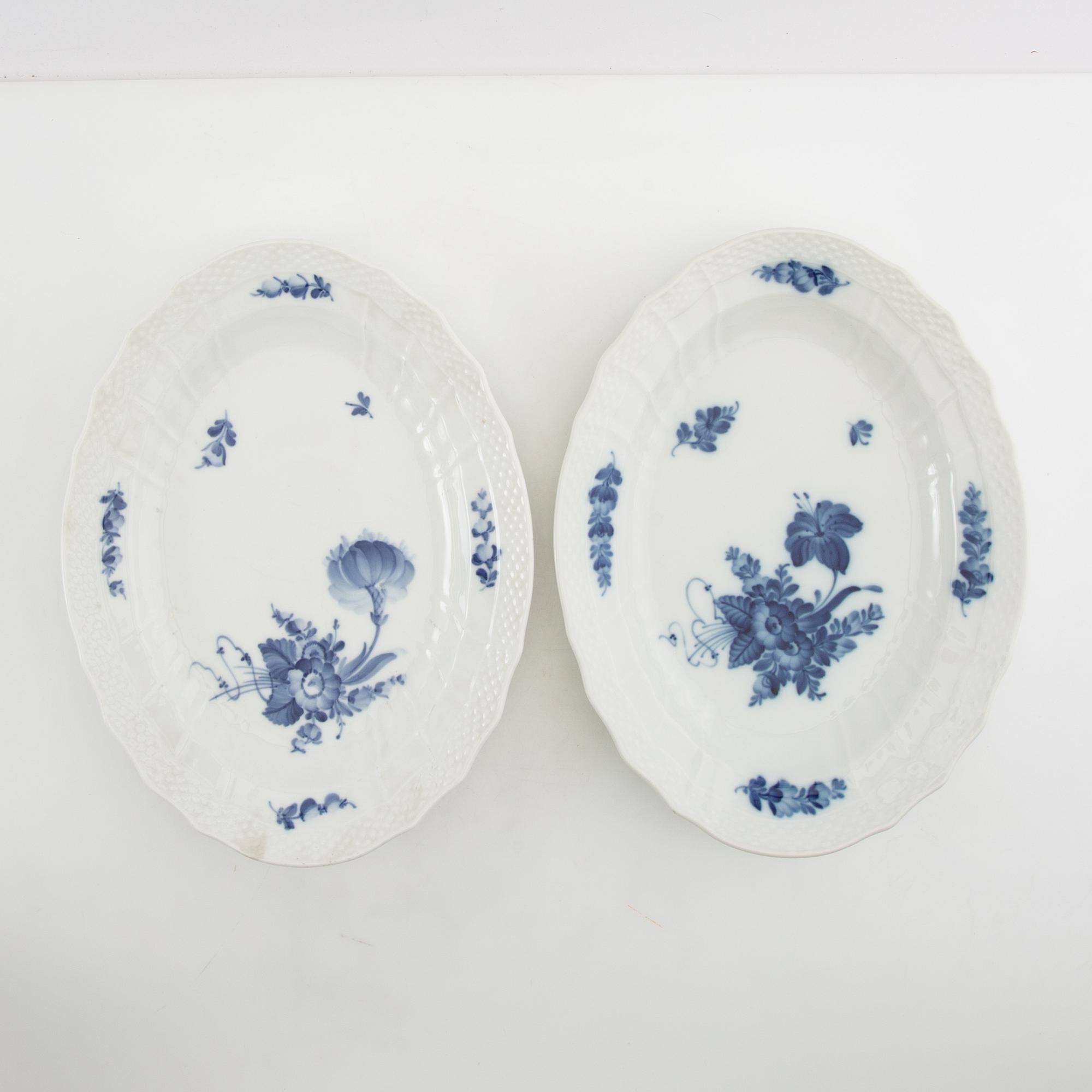 Service approximately 140 pieces "Blue Flower" Royal Copenhagen Denmark 20th century porcelain.