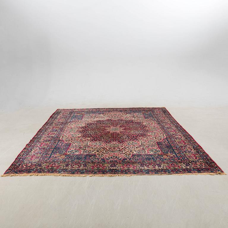A semi-antique Kirman carpet, c. 396 x 261 cm.