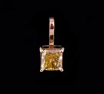 HÄNGE MED KEDJA, 18 k roséguld med fasettslipad diamant, enl cert fancy vivid orangy yellow, ca 0.51 ct. Vikt ca 0,7 g.