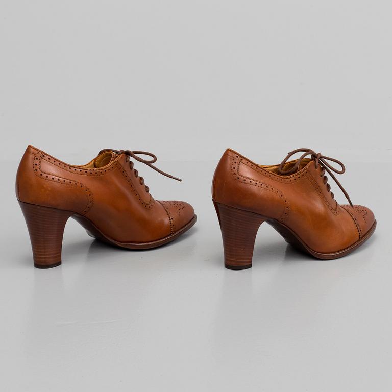 A pair of shoes by Ralph Lauren  in size 40,5.