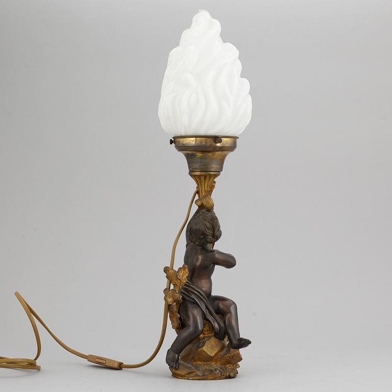 BORDSLAMPA, brons fot i form av putti, omkring 1900.