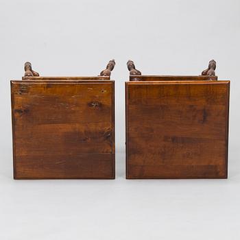 Sidobord/nattduksbord, ett par, 1800-talets andra hälft.