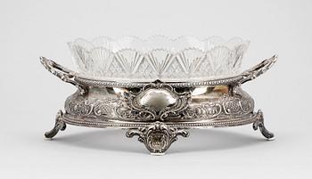 JARDINIERE, silver med glasinsats. K. Anderson, Stockholm. 1896. Totalsilvervikt ca 548 g.