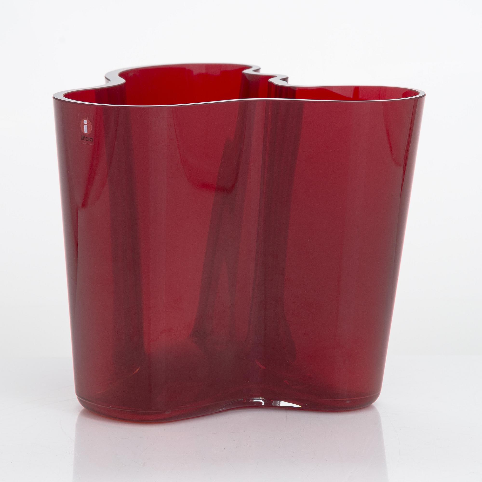Alvar Aalto, a '3030' glas vase signed Alvar Aalto Iittala.