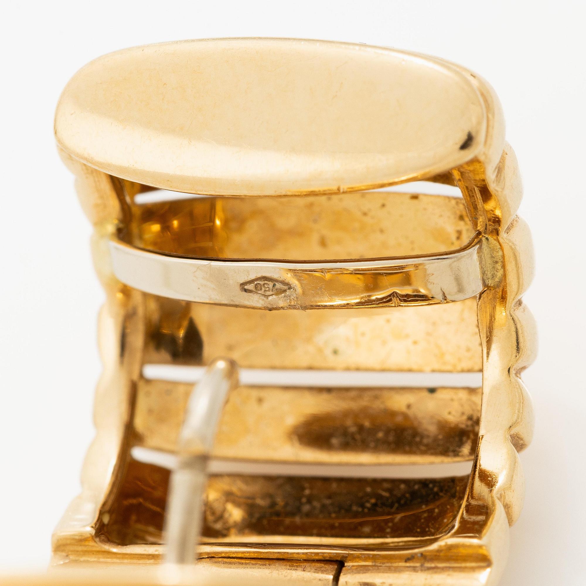 Ett par örhängen 18K guld.
