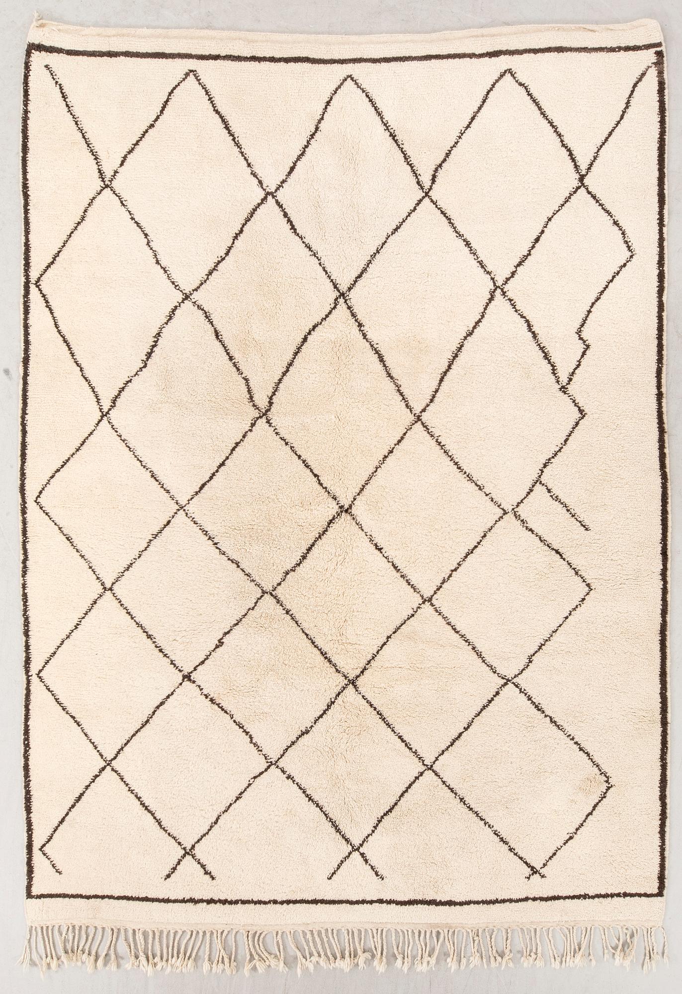 A Moroccan carpet approx 286x226 cm.