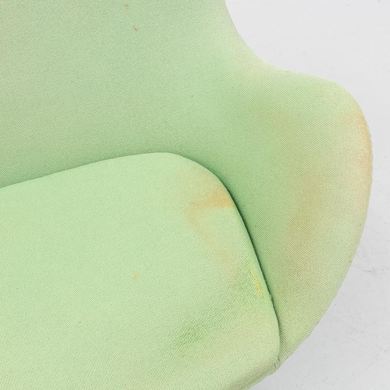 Arne Jacobsen, a swivel easy chair, 'The Egg', Fritz Hansen 1992.