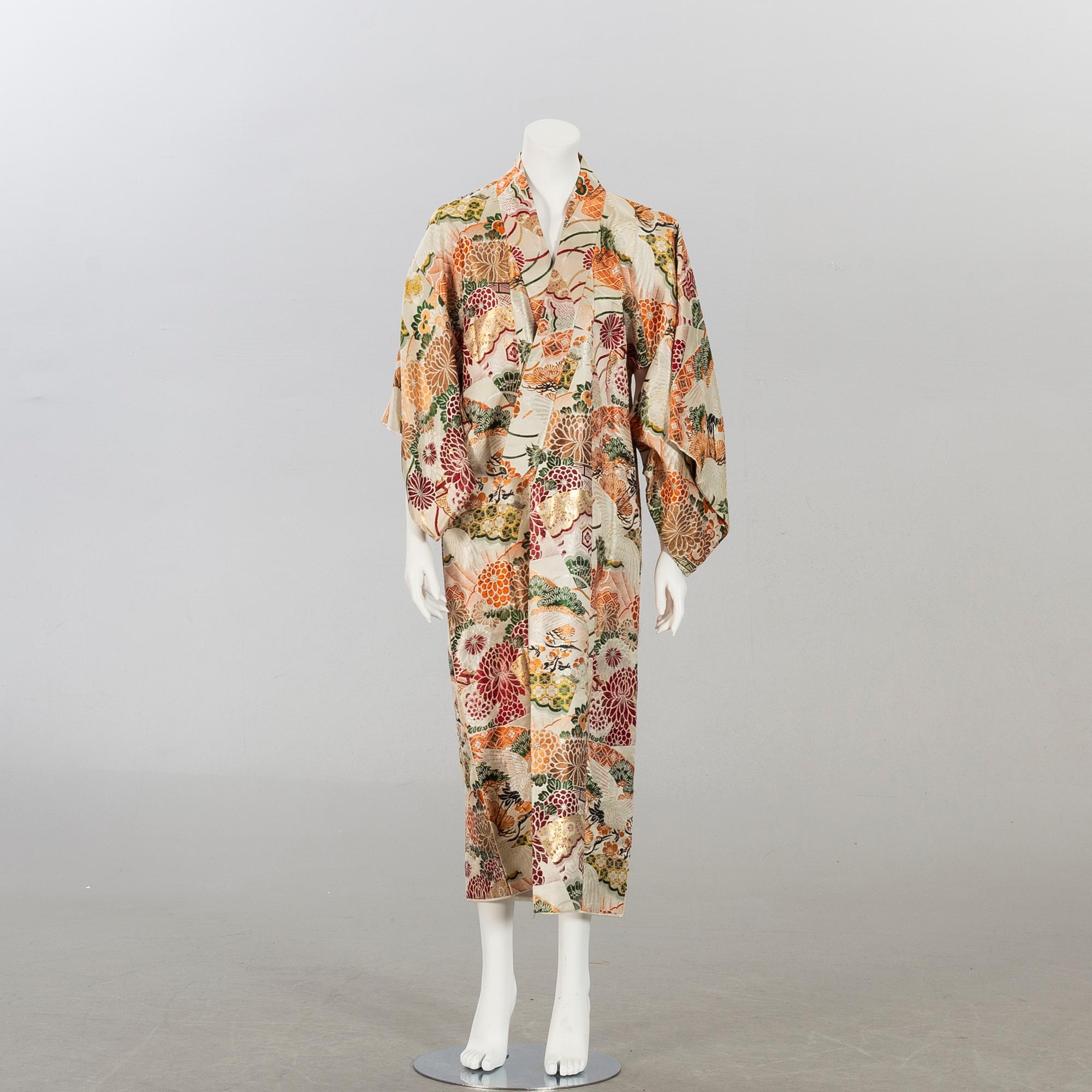 A Japanese 20th century silk brocade kimono.