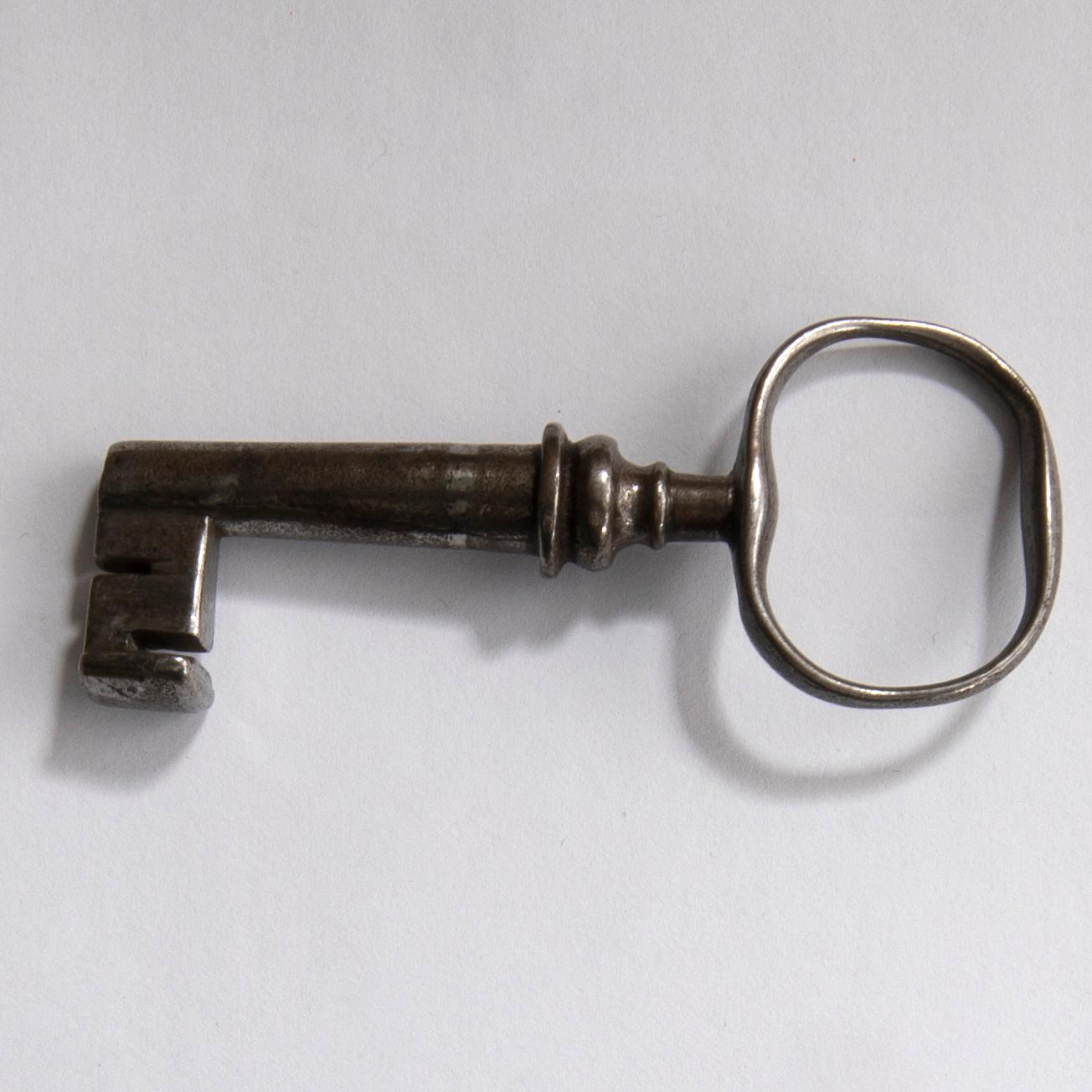 Byrå Louis XVI 1800-talets första hälft.