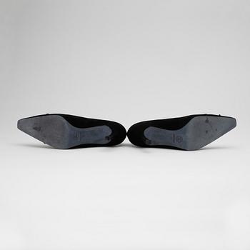 CHANEL, a pair of black lady's shoes.