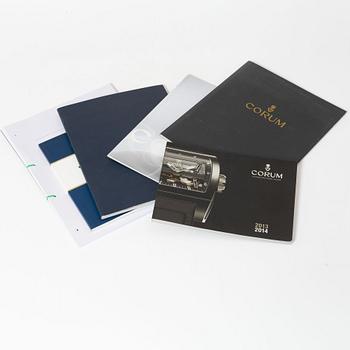 Collection of clock literature, incl. Die schönsten Armbanduhren vergangener Jahrzehnte.