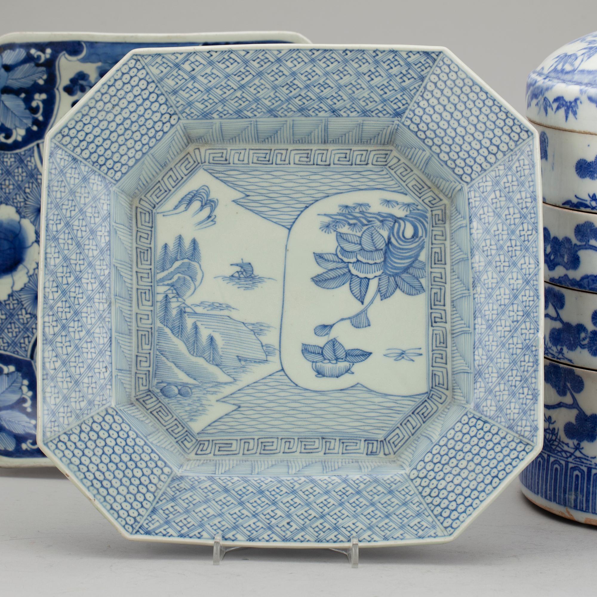PARTI PORSLIN, 4 delar. Japan, 1900-talets första hälft.
