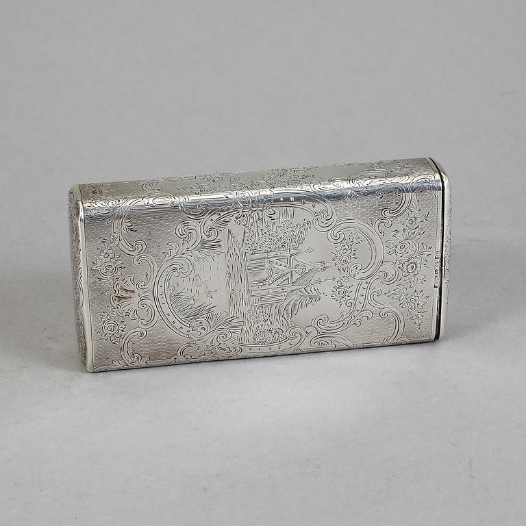 DOSOR, 2 st, silver, Gustaf Theodor Folcker, Stockholm, 1850 respektive JLR, London, 1878. Vikt 710 g.