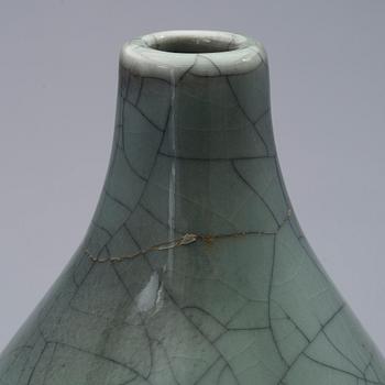 FRIEDL HOLZER-KJELLBERG, A CERAMIC VASE. Signed F.H.Kj, Arabia 1946.