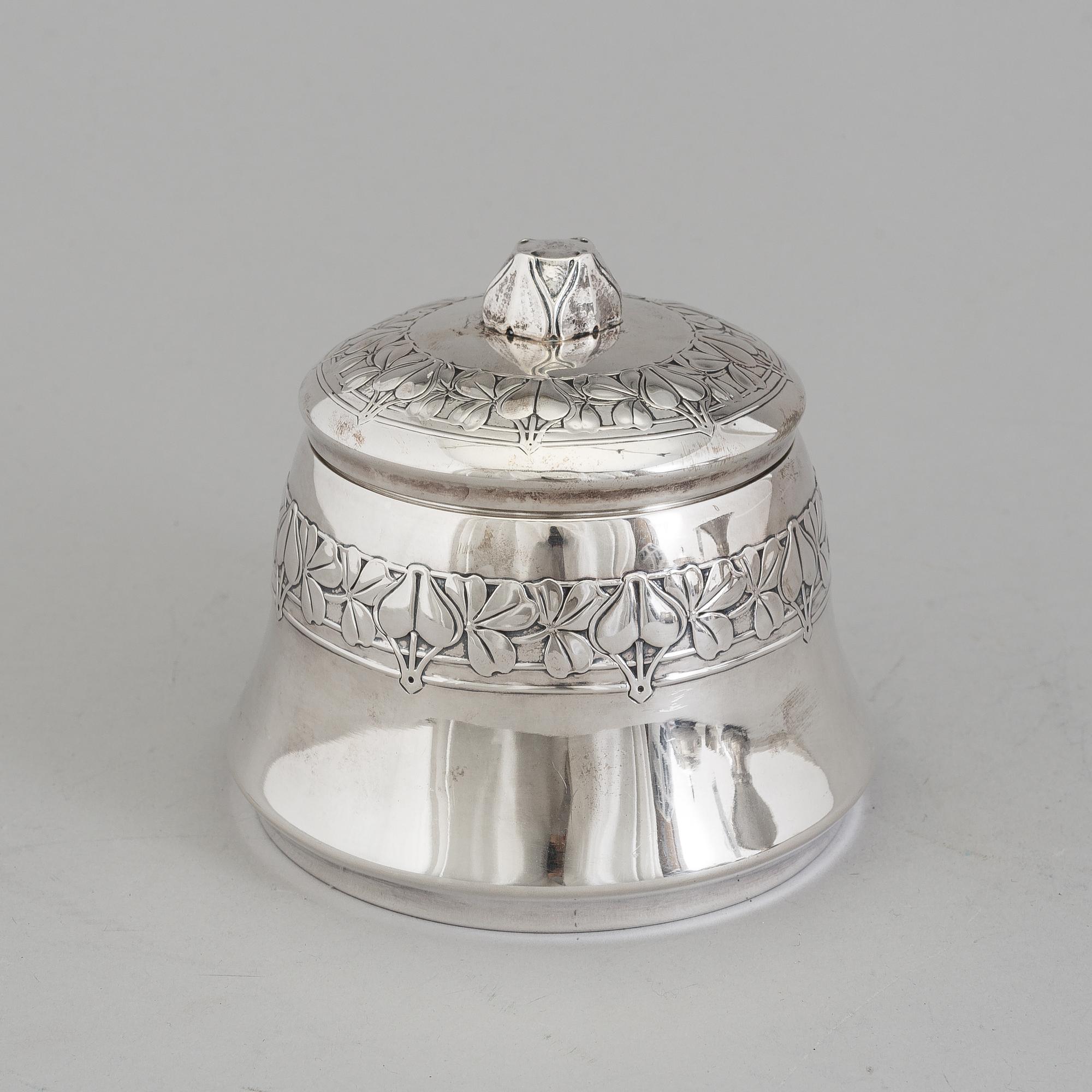 A Swedish Art Nouveau parcel-gilt lidded box, maker's mak GAB, Stockholm 1909.