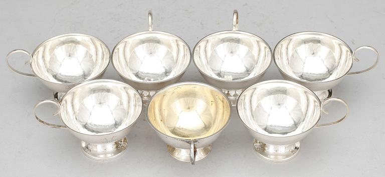 PUNSCHKOPPAR, 7 st, silver, flertalet märkta K&EC, dat 1947. Tot vikt 245 gram.